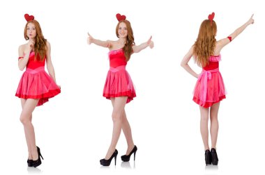 Mini pembe elbiseli, beyaz tenli güzel bir manken.