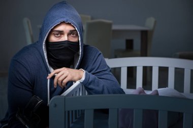 İnsan çocuk ticareti konseptinde bebek hırsızlığı