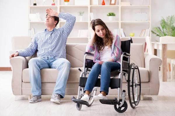 Відчайдушна інвалідність на інвалідному візку — стокове фото