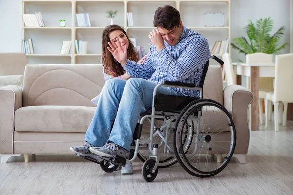 Persona con discapacidad desesperada en silla de ruedas —  Fotos de Stock