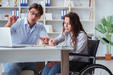 Kolej sınavlarına hazırlanan engelli öğrenci