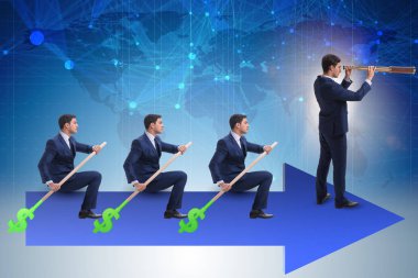 Tekneyle takım çalışması yapan iş adamları.