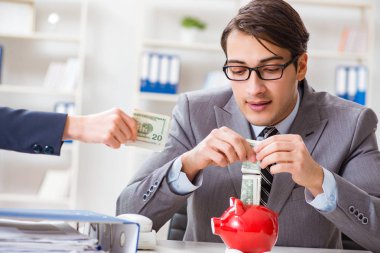 İşadamına yasaları çiğnediği için rüşvet teklif edildi