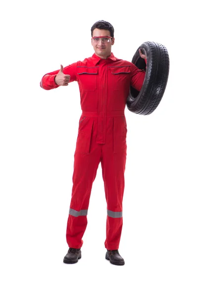 年轻的轮胎修理工在红色工作服隔离白色 backgrou — 图库照片