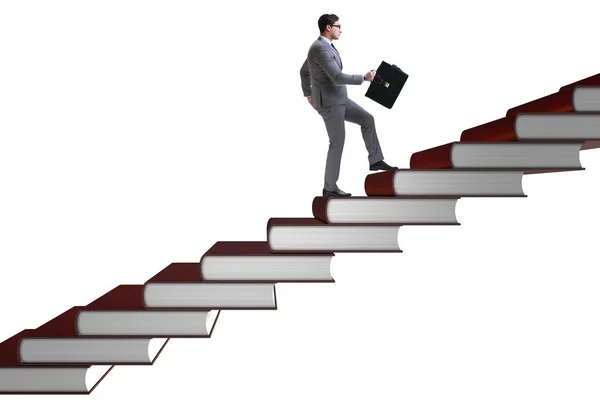 Студент-підприємець піднімається по сходах освітніх книг — стокове фото