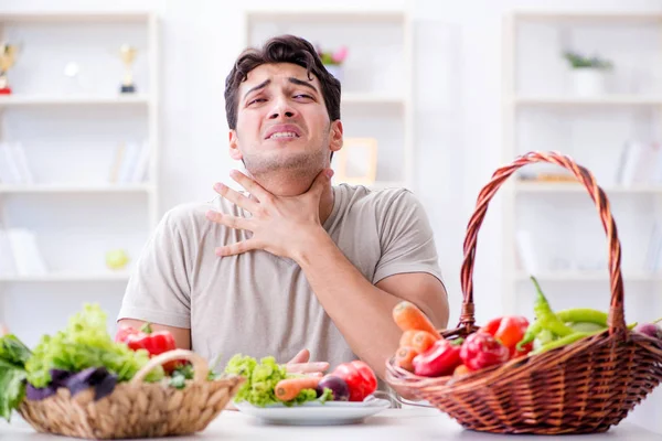 Jovem em alimentação saudável e conceito de dieta — Fotografia de Stock