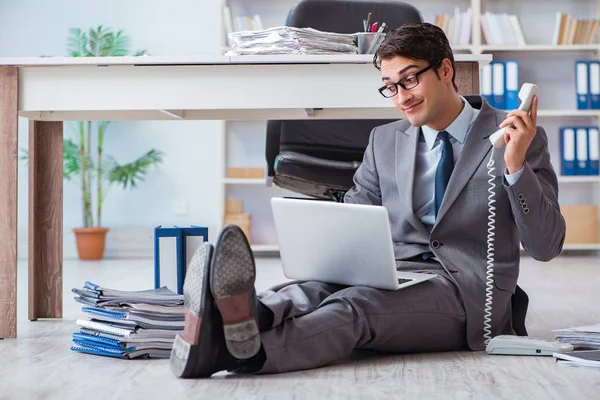 Businessman working and sitting on floor in office — Stock Photo, Image