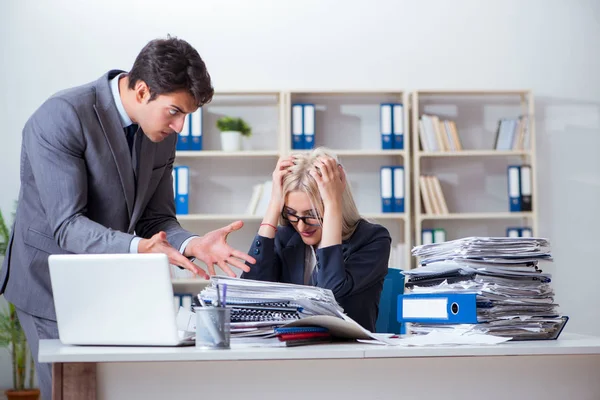 Angry irate boss yelling and shouting at his secretary employee — Stock Photo, Image