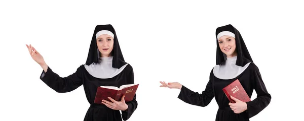 Joven monja con Biblia aislada en blanco — Foto de Stock