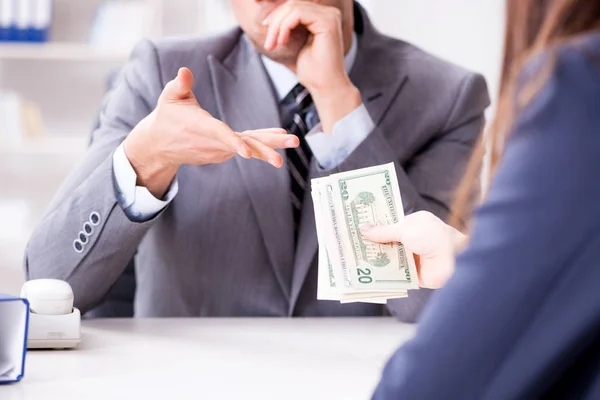 Businessmanbeing offered bribe for breaking law — Stock Photo, Image