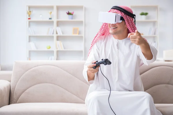 Arab man addicted to video games — Stock Photo, Image