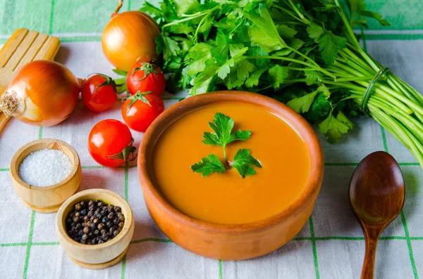Tomato soup prepared in traditional italian style — Stock Photo, Image