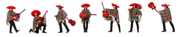 Mexikanska i levande poncho holding gitarr isolerad på vit — Stockfoto