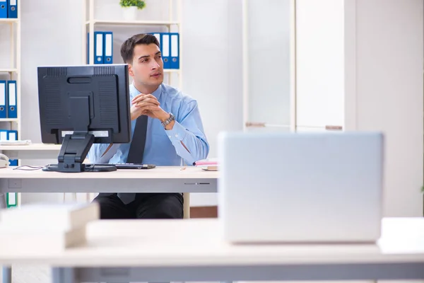 Handsome businessman employee sitting at his desk in office — Stock Photo, Image