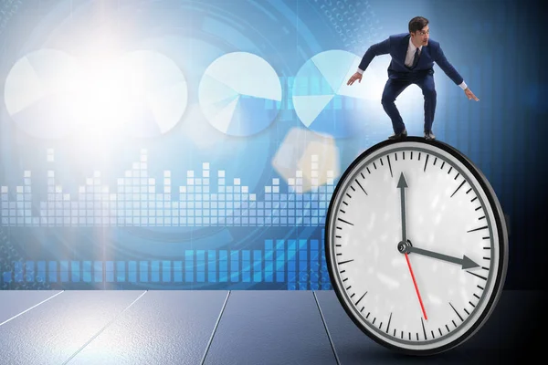 Imprenditore nel concetto di gestione del tempo — Foto Stock