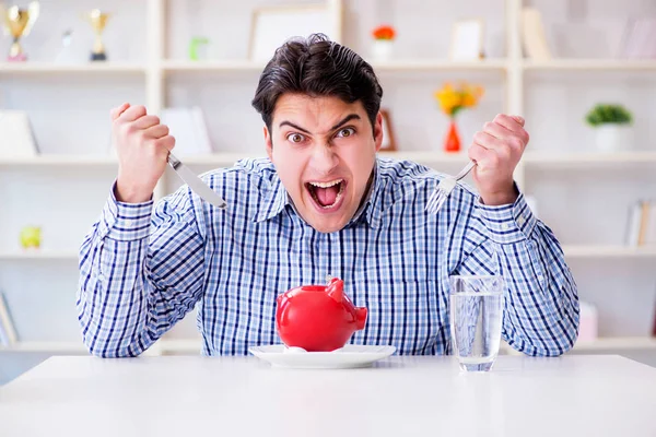 Mann geht in Restaurant das Geld aus und nutzt Ersparnisse aus — Stockfoto