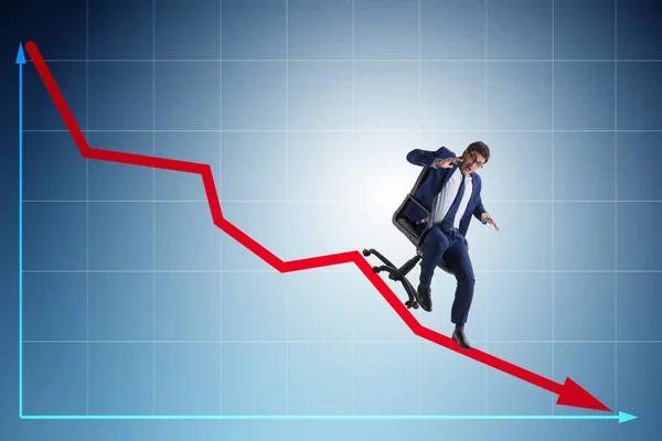 Empresário deslizando para baixo na cadeira em conceito de crise econômica — Fotografia de Stock