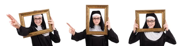 Молодая монахиня с рамкой изолированы на белом — стоковое фото