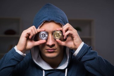 Bitcoin Madencilik Konsepti 'ndeki genç adam
