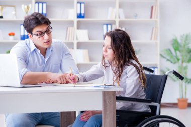 Kolej sınavlarına hazırlanan engelli öğrenci