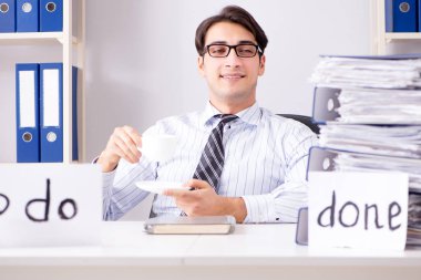 İş adamı yapılacaklar listesi üzerinde çalışıyor