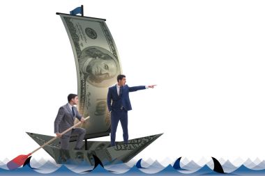 Ticari mali konseptte dolar teknesinde kürek çeken bir işadamı