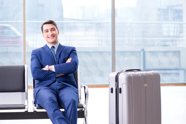 Businessman waiting at the airport for his plane in business cla — Stock Photo, Image