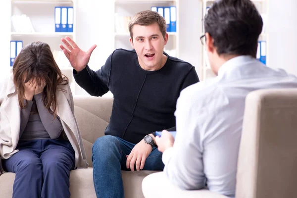 Family visiting psychologist for family problem — Stock Photo, Image