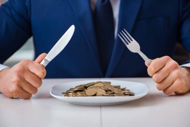 Ofiste altın sikke yiyen komik işadamı.