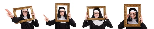 Junge Nonne mit Rahmen isoliert auf weiß — Stockfoto