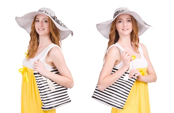 Beyaz izole sarı yaz içinde genç kadın