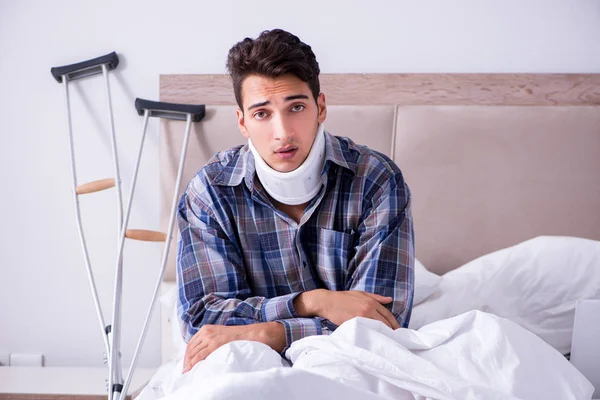 foto-veb-kamera-v-posteli