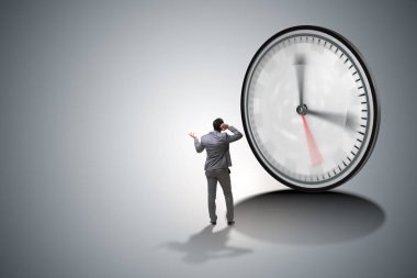 Zaman yönetimi kavramında iş adamı
