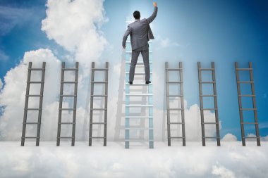 Çeşitli merdivenlerle kariyer gelişimi konsepti