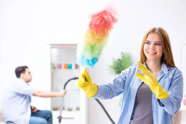 Young family cleaning the house — Stock Photo, Image