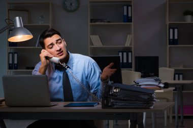 Çalışanların gece geç saatlere kadar çalışması önemli bir haberdir.