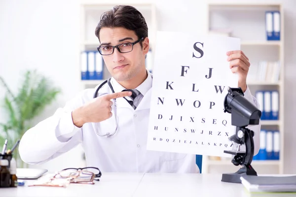 Médico ocular no conceito médico — Fotografia de Stock