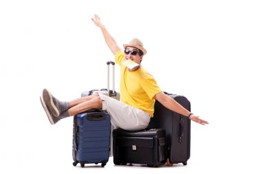 Mutlu genç adam yaz tatiline çıkıyor.