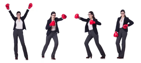 Giovane donna d'affari boxe isolato su bianco — Foto Stock