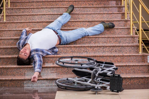 Disabled man on wheelchair having trouble with stairs — Stock Photo, Image