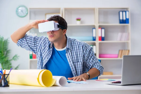 Νέος σχεδιαστής με γυαλιά εικονικής πραγματικότητας VR — Φωτογραφία Αρχείου
