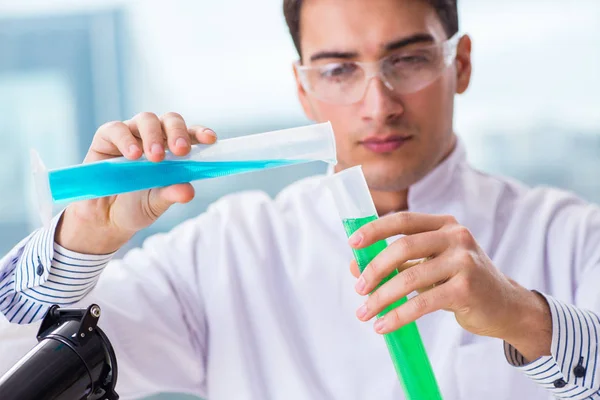 Young chemist student working in lab on chemicals — Stock Photo, Image