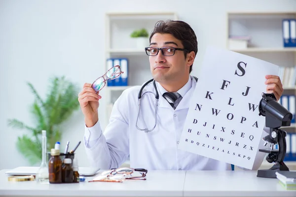 Médico ocular no conceito médico — Fotografia de Stock