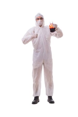 Beyaz arka planda kan örneği olan epidemiyoloji uzmanı