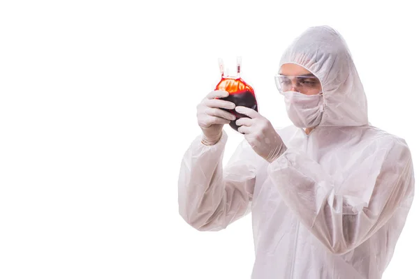 Epidemiologista com amostra de sangue isolada em fundo branco — Fotografia de Stock