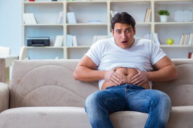 Diyet konseptinde şişman obez adam