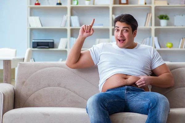 Diyet konseptinde şişman obez adam