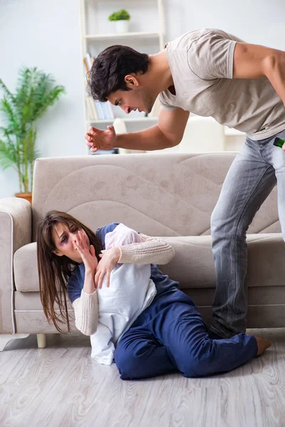 Desparate wife with aggressive husband in domestic violence conc — Stock Photo, Image