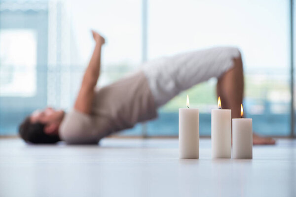 Молодой красивый мужчина в сфере санаторно-курортного лечения