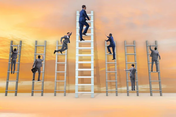 Carrière progressie concept met verschillende ladders — Stockfoto